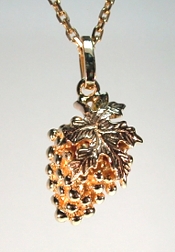 14kt yellow gold Grape & Leaf pendant